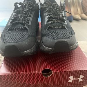 UNDER ARMOUR women’s HOVR INFINITE REFLECT sz 10